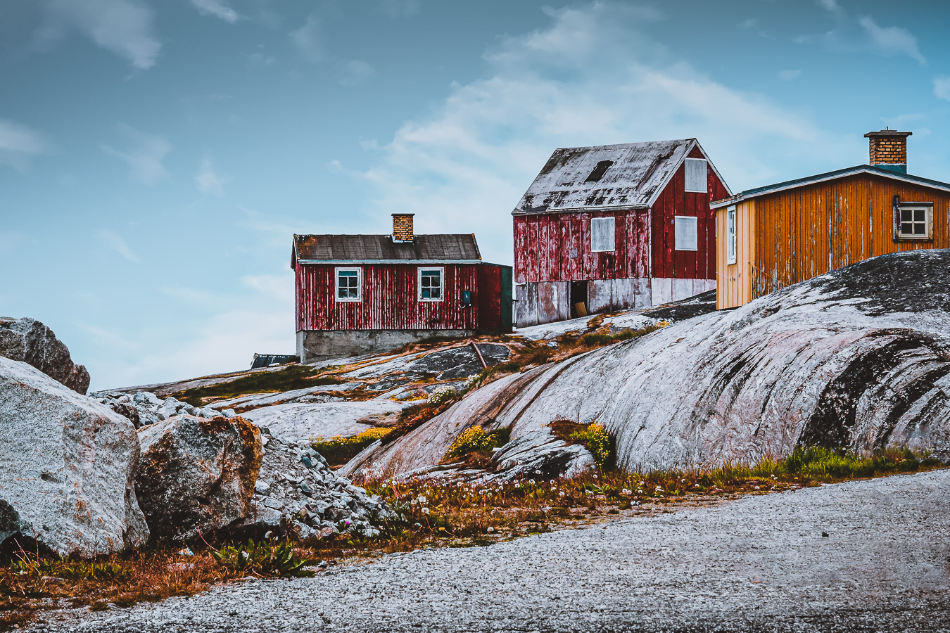 Die Eispanzer der Vergangenheit haben ganze Arbeit geleistet. Nanortalik, Südgrönland (1200 Einwohner), Grönlands südlichste Siedlung